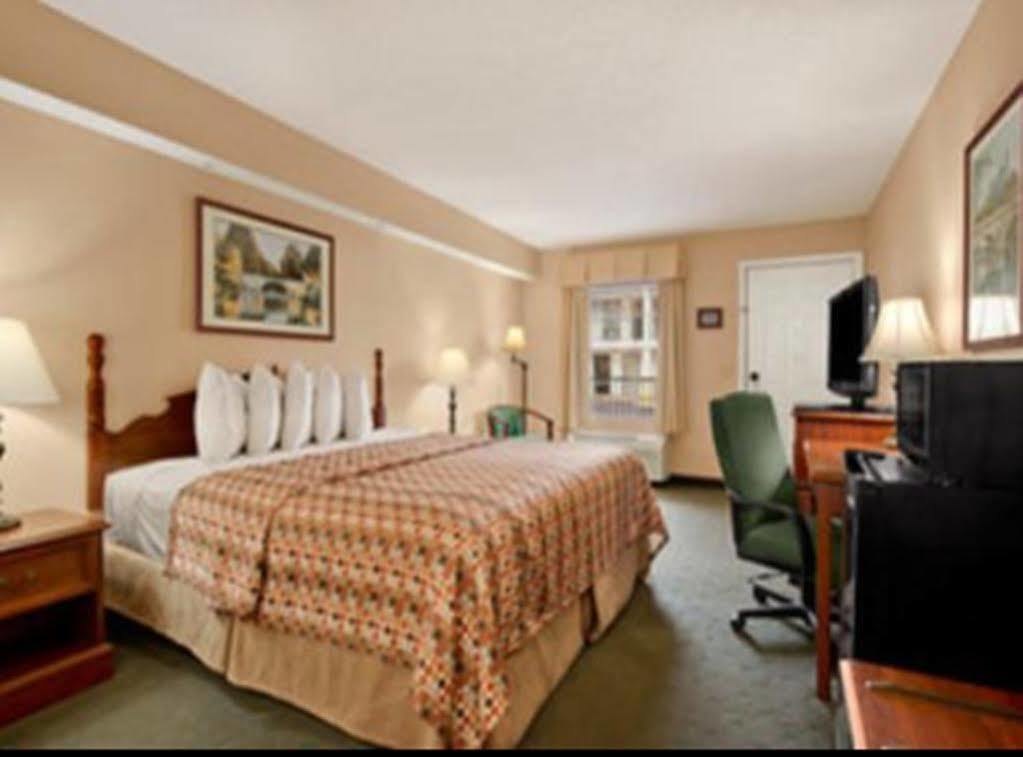 Baymont By Wyndham Eden Motel Eksteriør billede