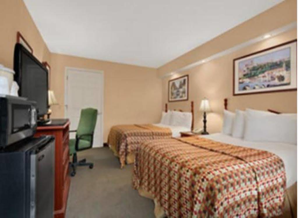Baymont By Wyndham Eden Motel Eksteriør billede