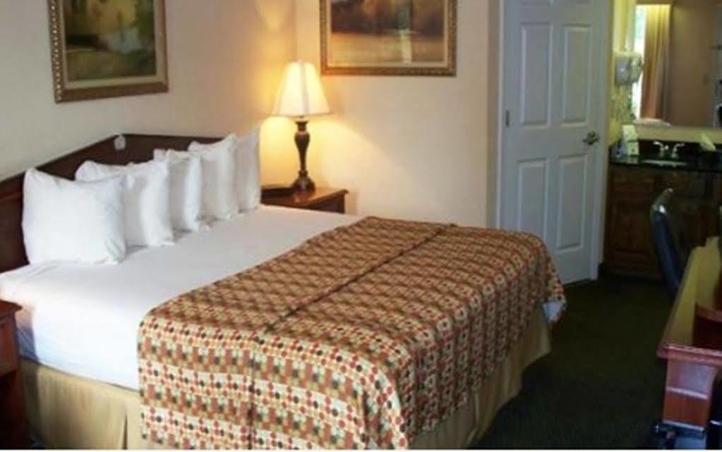 Baymont By Wyndham Eden Motel Eksteriør billede